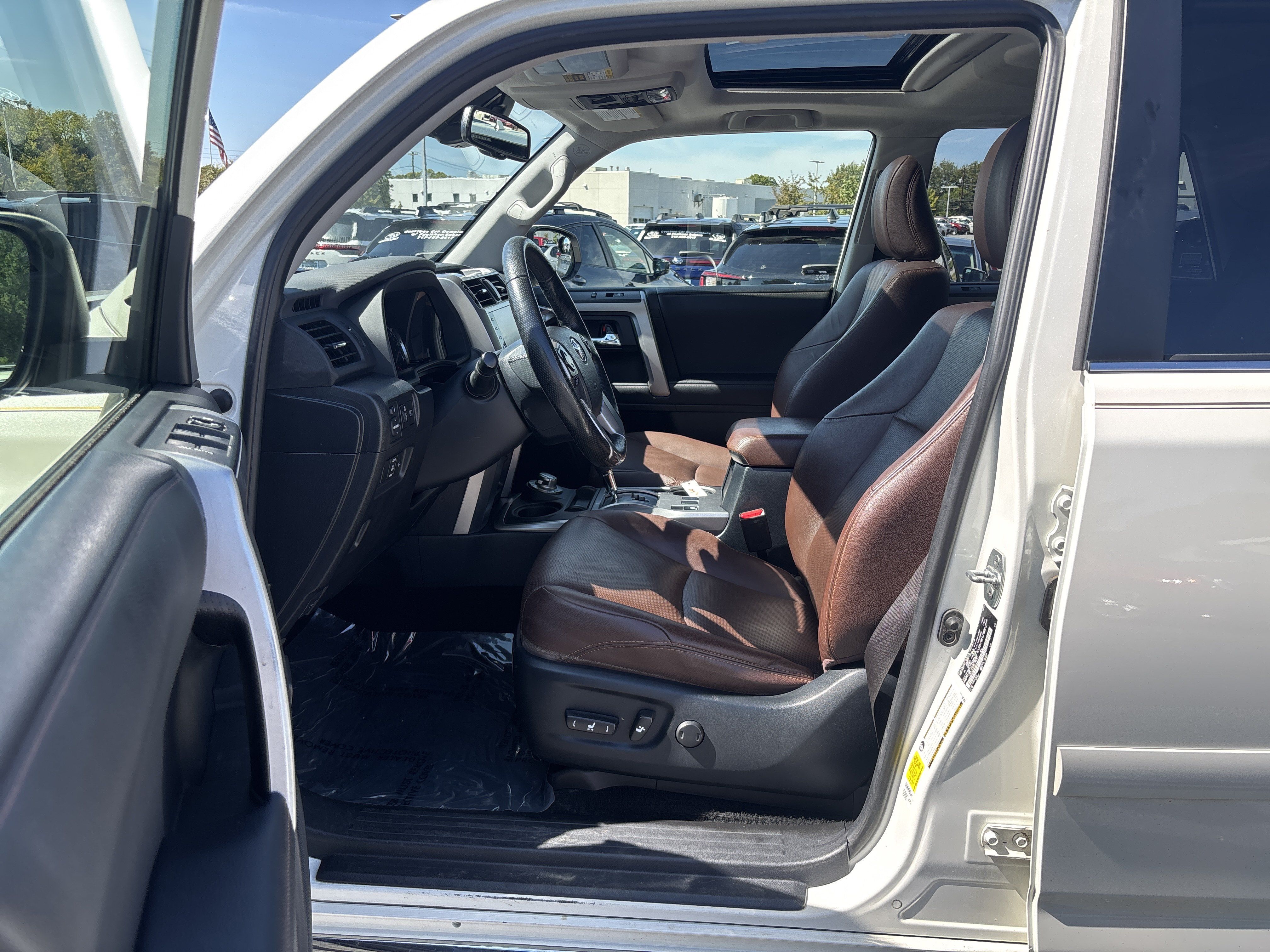 Used 2023 Toyota 4Runner Limited AWD/4WD image 30