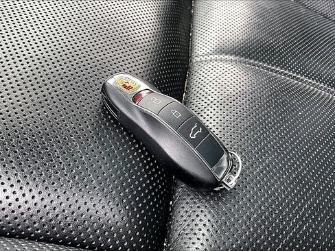 Used 2017 Porsche Macan image 9