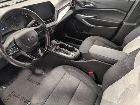 Used 2025 Chevrolet Trax RS w/ Driver Confidence Package FWD image 9