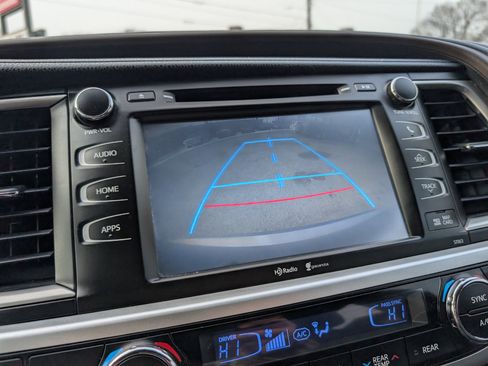 Used 2014 Toyota Highlander XLE image 18