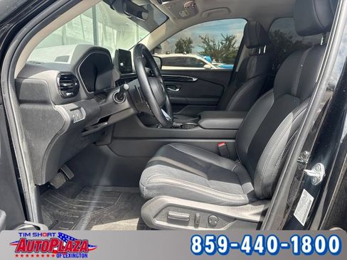 Used 2025 Honda Pilot Touring image 14