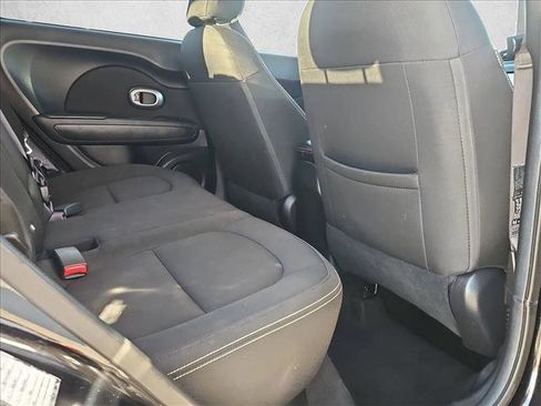 Used 2016 Kia Soul + image 19