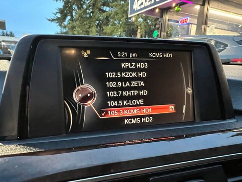 Used 2017 BMW 320i Sedan image 30