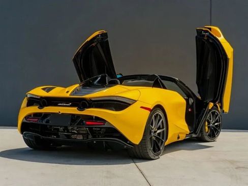 Used 2023 McLaren 720S Spider image 10
