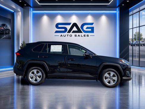Used 2020 Toyota RAV4 XLE w/ Convenience Package AWD/4WD image 3