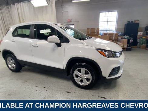 Used 2018 Chevrolet Trax LS AWD/4WD image 2