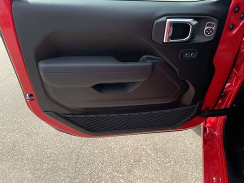 New 2025 Jeep Gladiator Sport AWD/4WD image 11