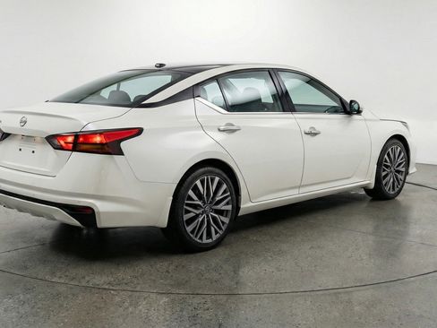 Used 2025 Nissan Altima 2.5 SV FWD image 9