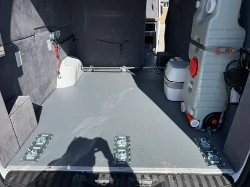 Used 2013 Freightliner Sprinter 2500 RWD image 17
