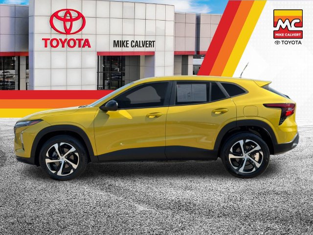 Used 2024 Chevrolet Trax RS FWD image 2