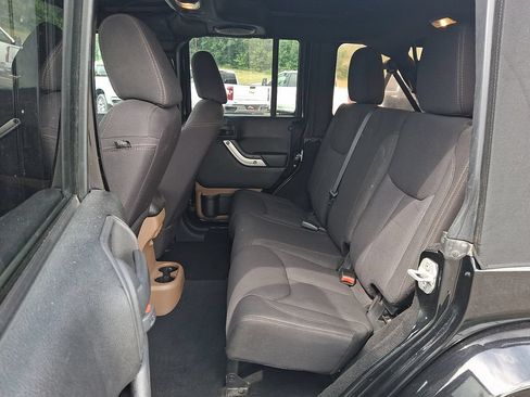 Used 2013 Jeep Wrangler Unlimited Sahara w/ Connectivity Group AWD/4WD image 10