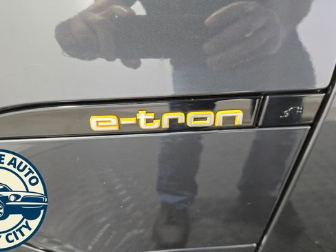 Used 2021 Audi e-tron Premium Plus w/ Premium Plus Package AWD/4WD image 26
