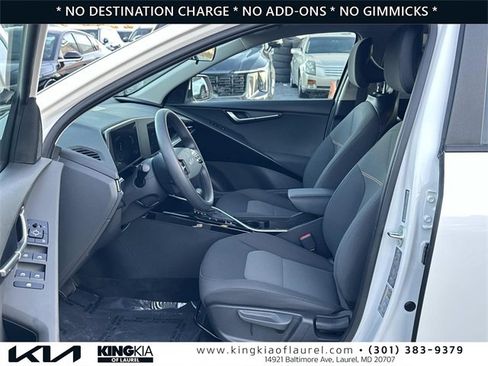 Used 2025 Kia Niro LX image 21