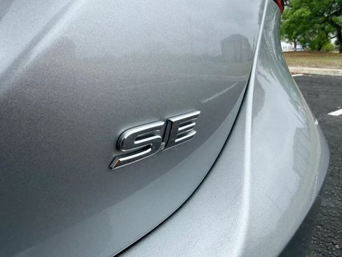 Used 2022 Toyota Camry SE FWD image 17