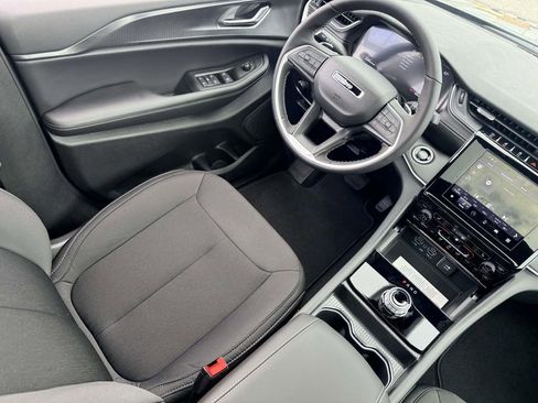 New 2026 Jeep Grand Cherokee L 2WD image 28