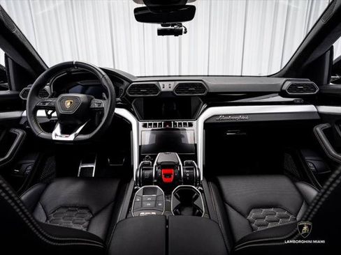 Used 2019 Lamborghini Urus AWD/4WD image 31