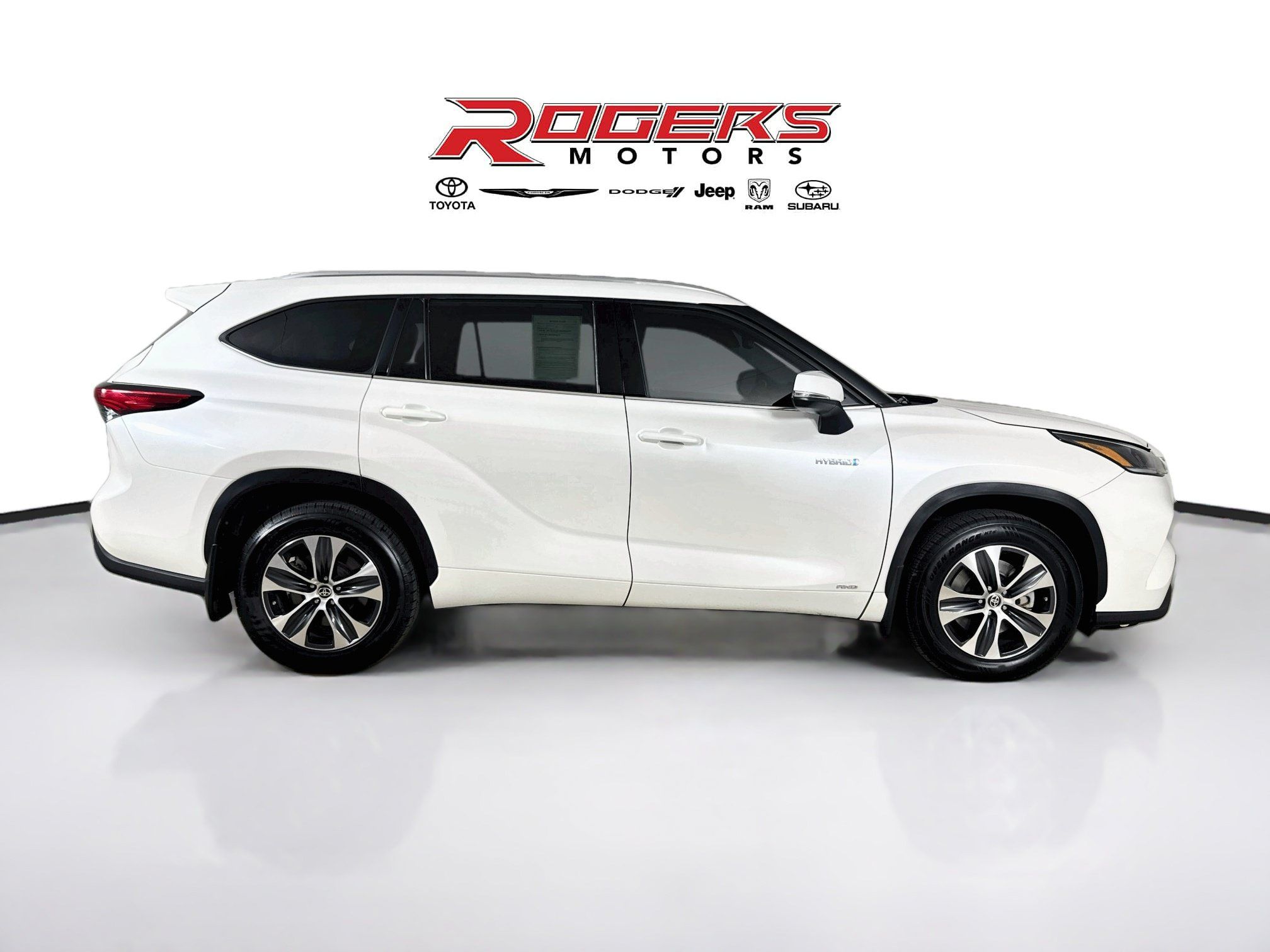 Used 2021 Toyota Highlander XLE AWD/4WD image 14