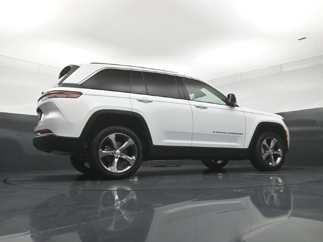 New 2026 Jeep Grand Cherokee Limited w/ Luxury Tech Group II AWD/4WD image 24