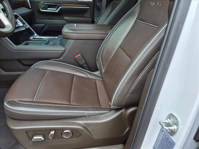 Used 2025 GMC Sierra 2500 Denali w/ Denali Reserve Package AWD/4WD image 16