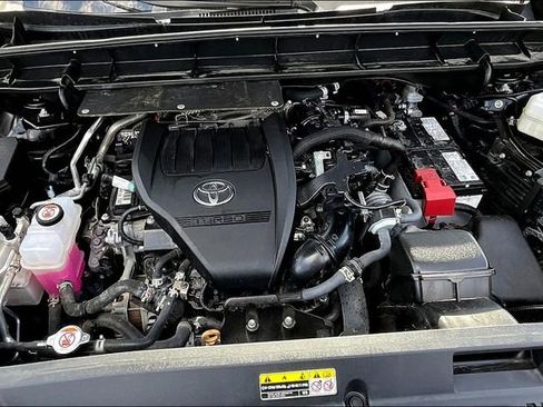 Used 2024 Toyota Highlander LE image 28