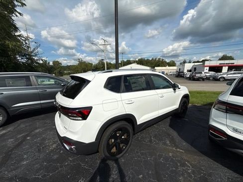 New 2026 Volkswagen Taos SEL AWD/4WD image 8