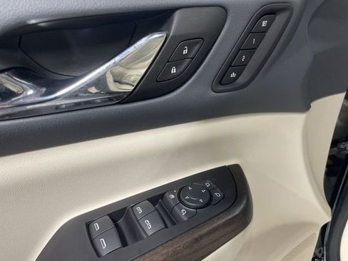 Used 2023 GMC Acadia Denali w/ Black Diamond Edition image 13