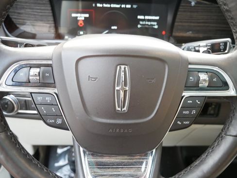 Used 2020 Lincoln Navigator Black Label w/ Cargo Convenience Package AWD/4WD image 17