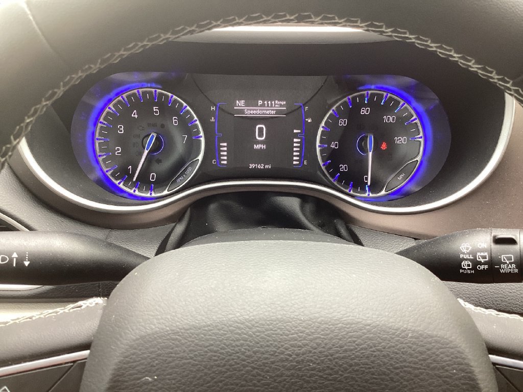Used 2022 Chrysler Voyager LX FWD image 14