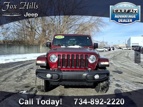 Used 2021 Jeep Wrangler Unlimited Sahara image 2