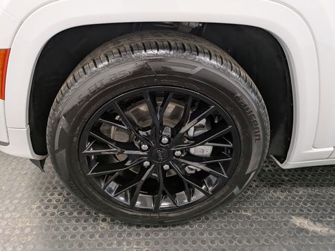 Used 2022 Jeep Grand Cherokee L Summit w/ Luxury Tech Group V image 7