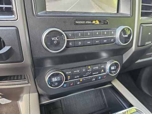 Used 2020 Ford Expedition XLT w/ Equipment Group 202A AWD/4WD image 28