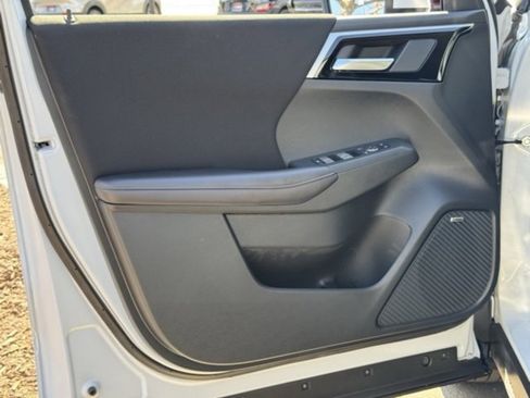 New 2025 Mitsubishi Outlander ES image 14