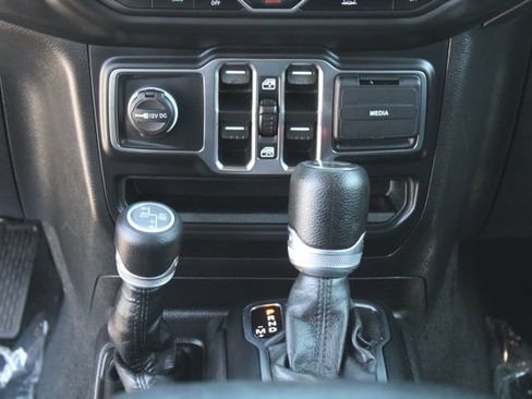 Used 2023 Jeep Wrangler Unlimited AWD/4WD image 19