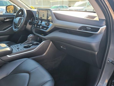 Used 2023 Toyota Highlander XLE image 21