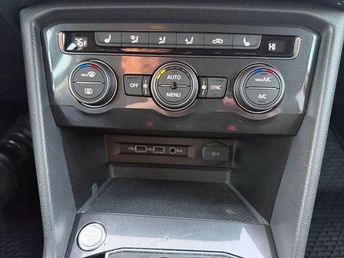 Used 2018 Volkswagen Tiguan SE image 27