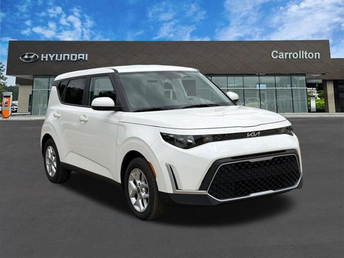 Used 2025 Kia Soul LX w/ LX Technology Package FWD image 3