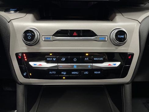 Used 2023 Ford Explorer XLT image 20