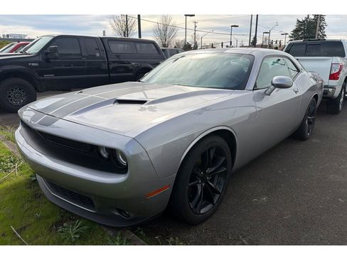 Used 2016 Dodge Challenger SXT w/ Blacktop Package image 2
