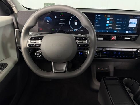 Used 2025 Hyundai Ioniq 5 SE RWD image 13