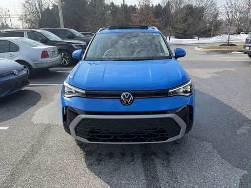 New 2025 Volkswagen Taos SE image 2