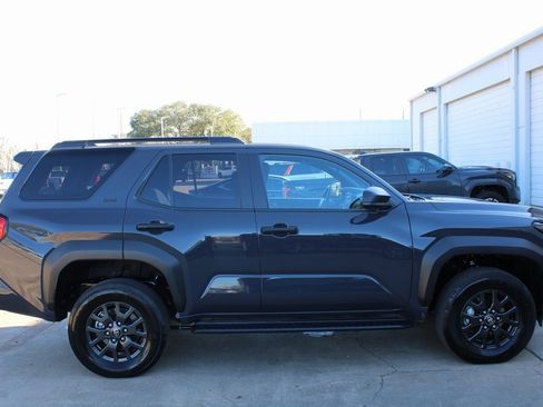 Used 2025 Toyota 4Runner SR5 image 5