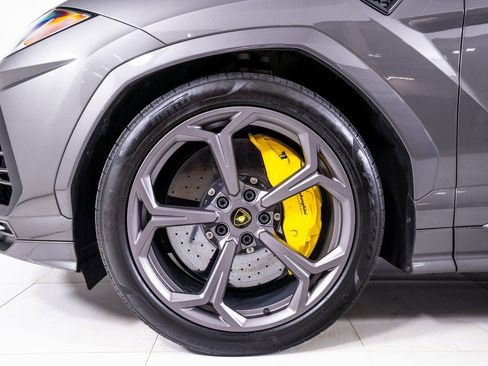 Used 2021 Lamborghini Urus AWD/4WD image 11