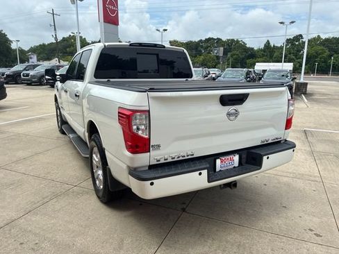 Used 2017 Nissan Titan SV AWD/4WD image 5