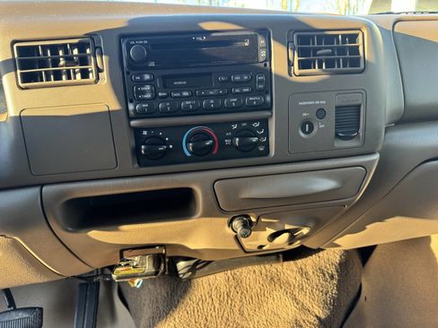 Used 2000 Ford F250 Lariat image 9