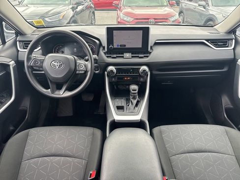 Used 2025 Toyota RAV4 XLE AWD/4WD image 12