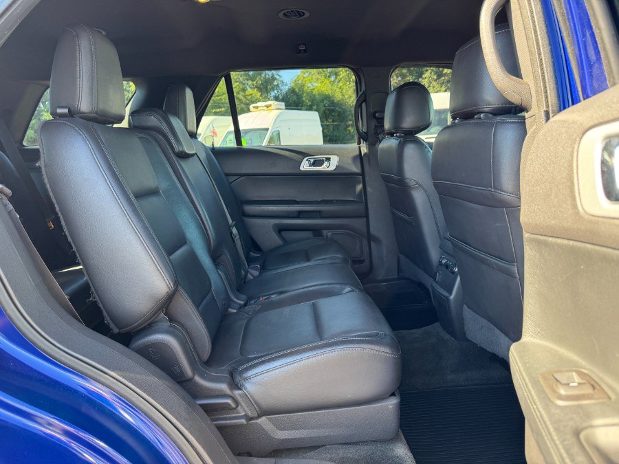 Used 2015 Ford Explorer XLT w/ Equipment Group 202B AWD/4WD image 17