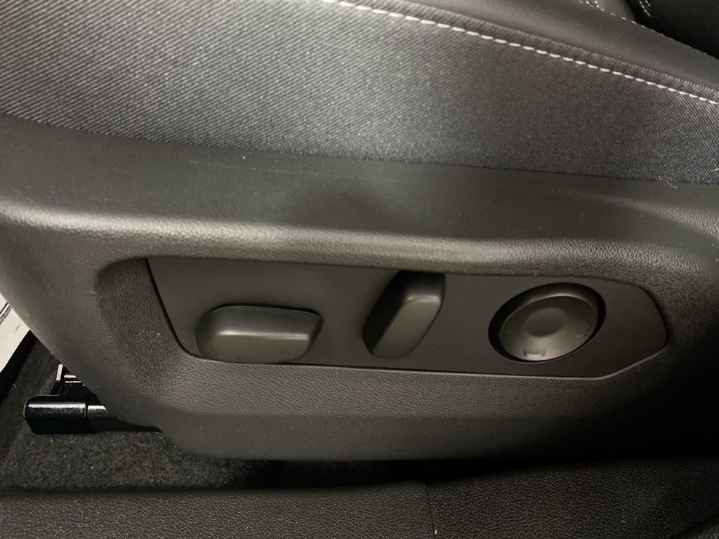 Used 2025 Buick Envision Preferred AWD/4WD image 12