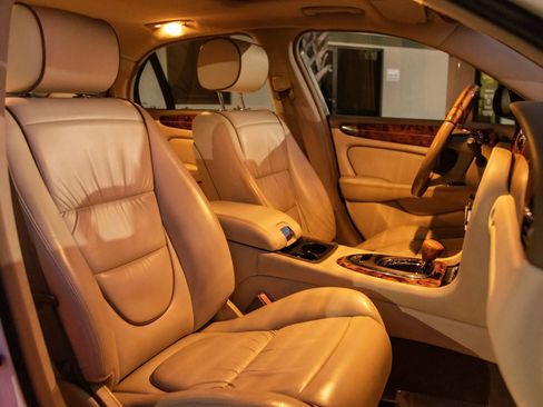 Used 2004 Jaguar XJ8 image 25