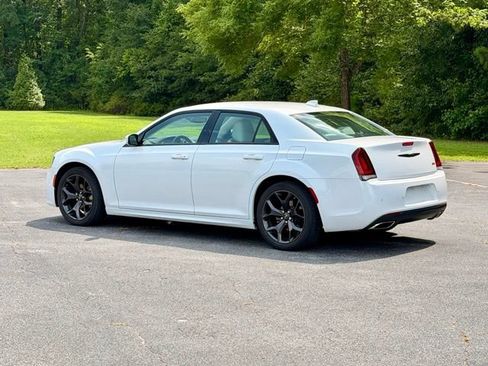 Used 2023 Chrysler 300 Touring L RWD image 4