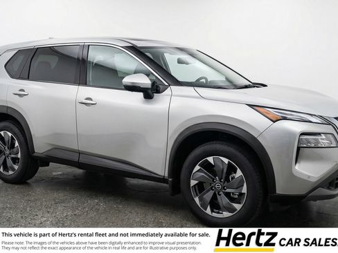 Used 2025 Nissan Rogue SV image 1